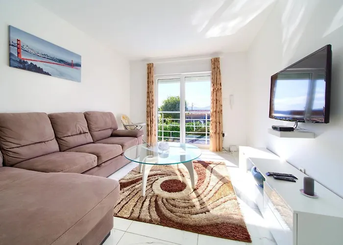 Nyaraló Isabella By Interhome Linardići