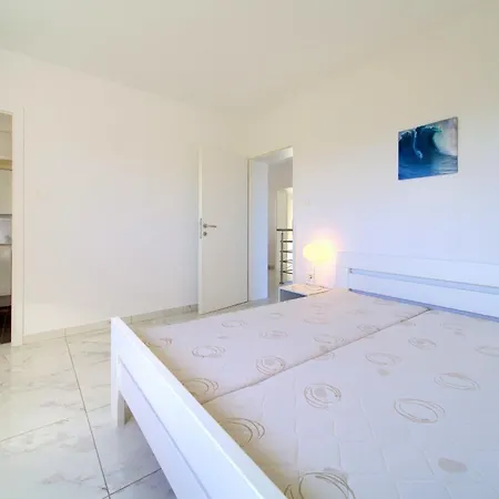 Nyaraló Isabella By Interhome Linardići